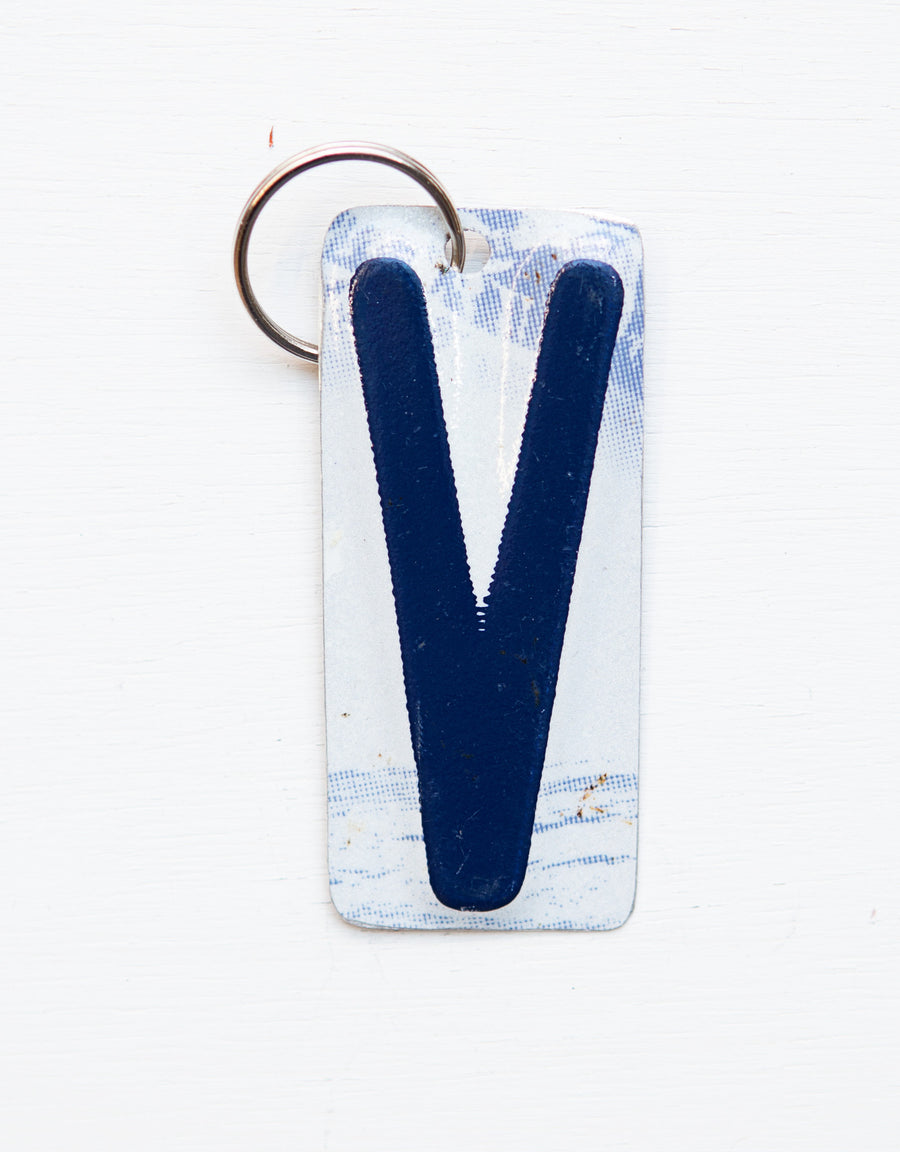 LETTER V KEY CHAIN - Unique Pl8z