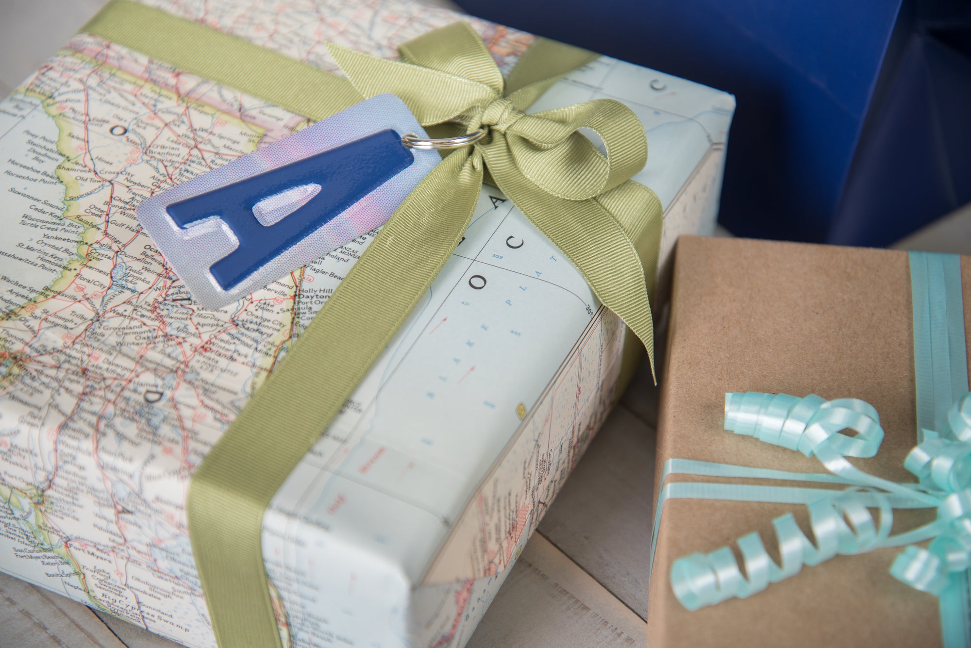 LETTER I KEY CHAIN - Unique Pl8z